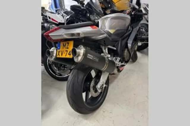 Aprilia RSV 1000 R (2005) thumbnail 2