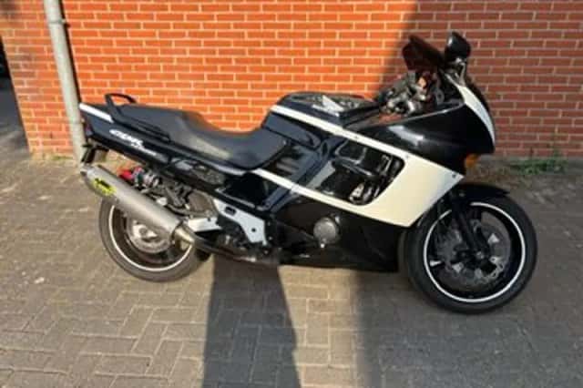 Honda CBR 1000 F (1993) thumbnail 1
