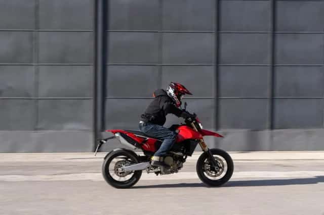 Ducati Hypermotard 698 Mono (2026) thumbnail 2