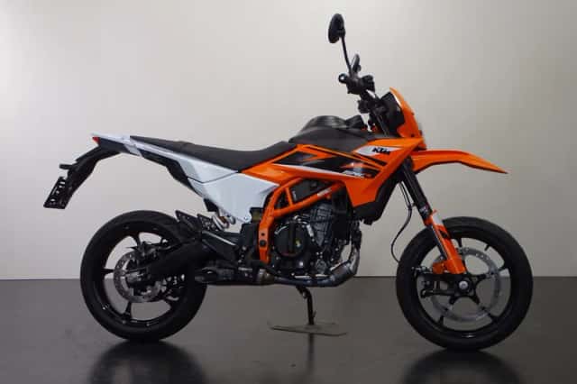 KTM 125 SMC R (2025) thumbnail 1