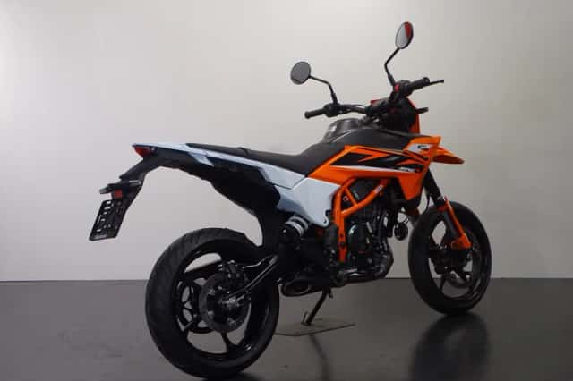 KTM 125 SMC R (2025) thumbnail 3