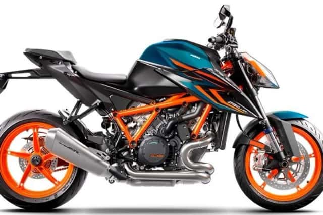 KTM 1290 Super Duke (2024) thumbnail 2