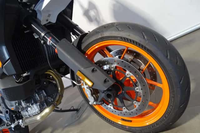 KTM 890 SMT (2024) thumbnail 4