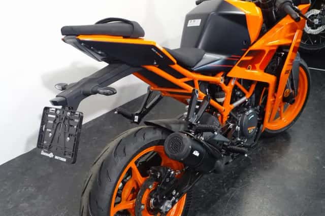 KTM RC 390 (2024) thumbnail 3