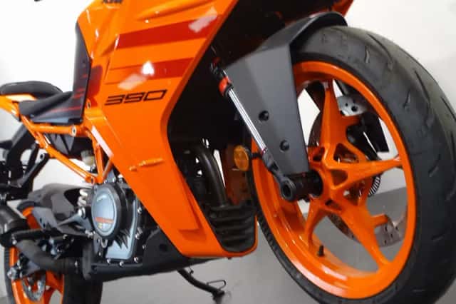KTM RC 390 (2024) thumbnail 4