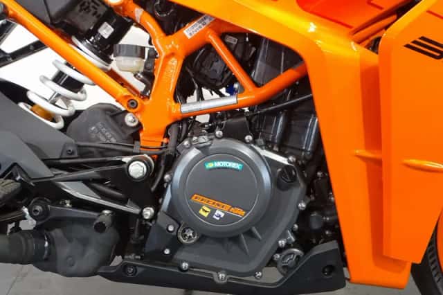 KTM RC 390 (2024) thumbnail 6