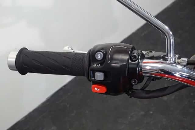 Triumph Bonneville T100 (2024) thumbnail 3