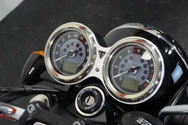 Triumph Bonneville T100 (2024) thumbnail 4