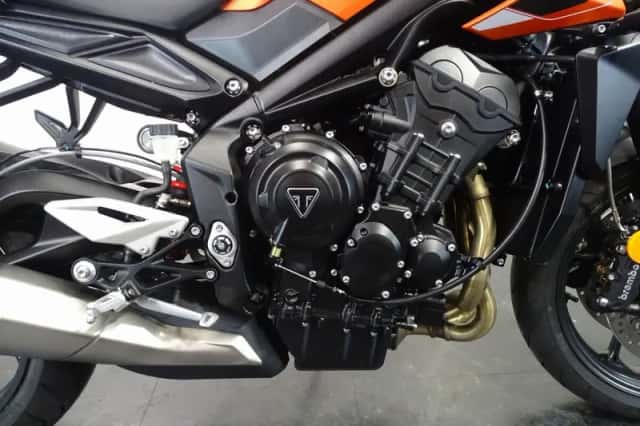 Triumph Street Triple R (2025) thumbnail 1