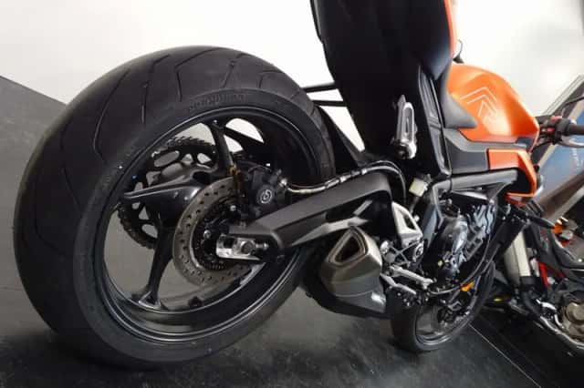 Triumph Street Triple R (2025) thumbnail 3