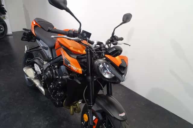 Triumph Street Triple R (2025) thumbnail 6