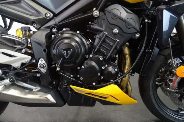 Triumph Street Triple RS (2024) thumbnail 1