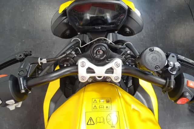 Triumph Street Triple RS (2024) thumbnail 2