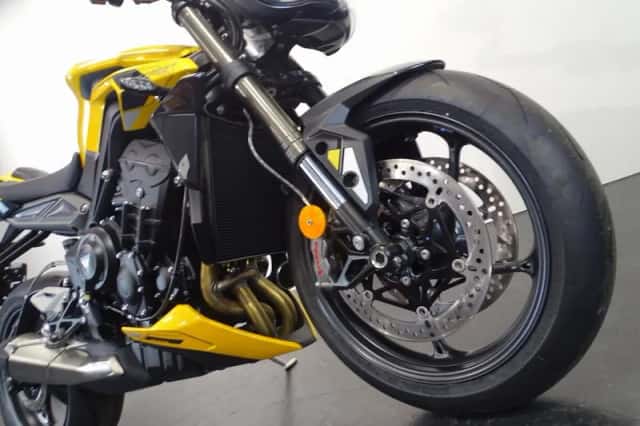 Triumph Street Triple RS (2024) thumbnail 4