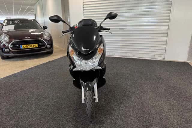 Honda PCX 125 (2011) thumbnail 2