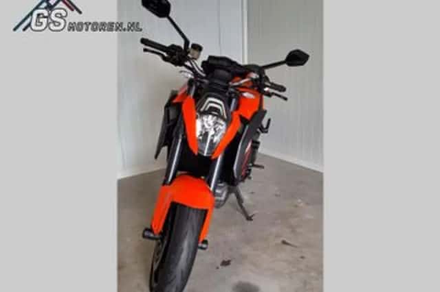 KTM 1290 SuperDuke R (2014) thumbnail 3