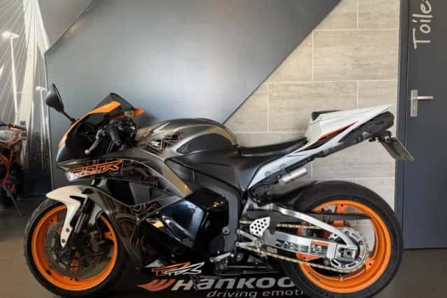 Honda CBR 600 RR (2011) thumbnail 1