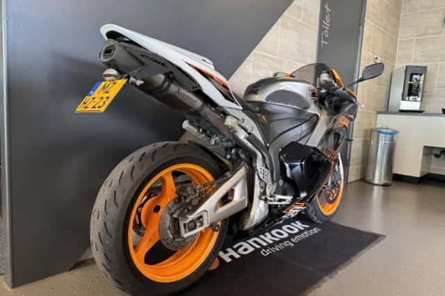 Honda CBR 600 RR (2011) thumbnail 3