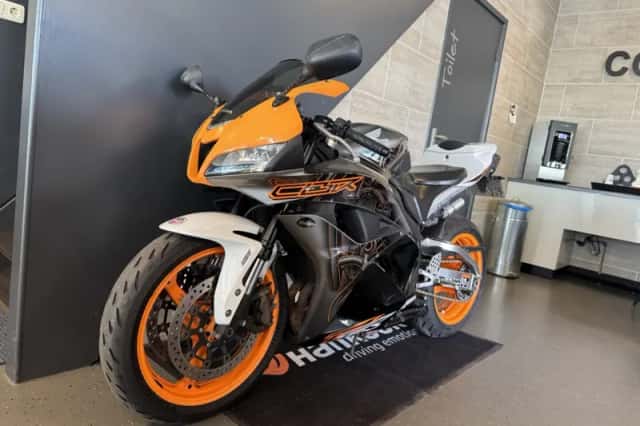 Honda CBR 600 RR (2011) thumbnail 5