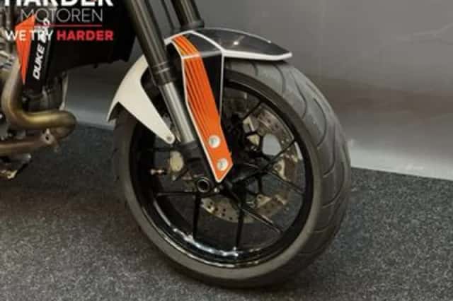 KTM 690 Duke (2013) thumbnail 5