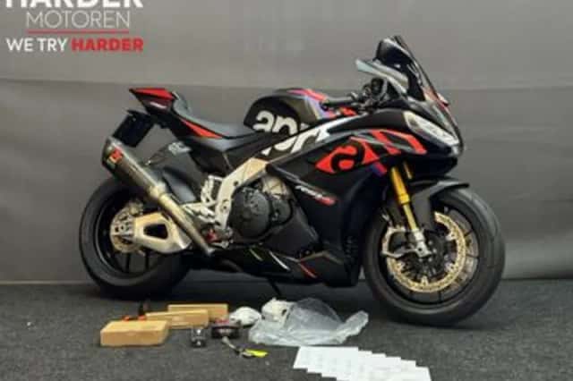 Aprilia RSV4 1100 (2023) thumbnail 1