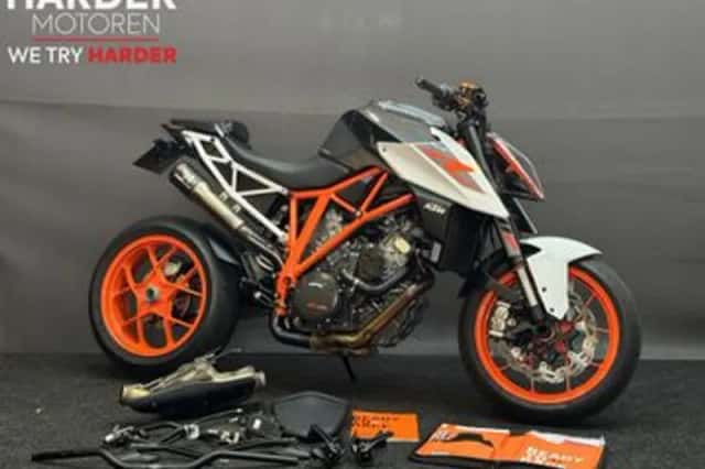 KTM 1290 SuperDuke R (2017) thumbnail 1