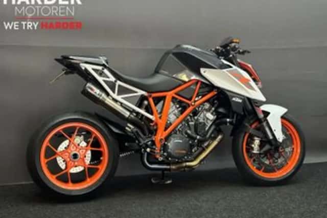 KTM 1290 SuperDuke R (2017) thumbnail 3