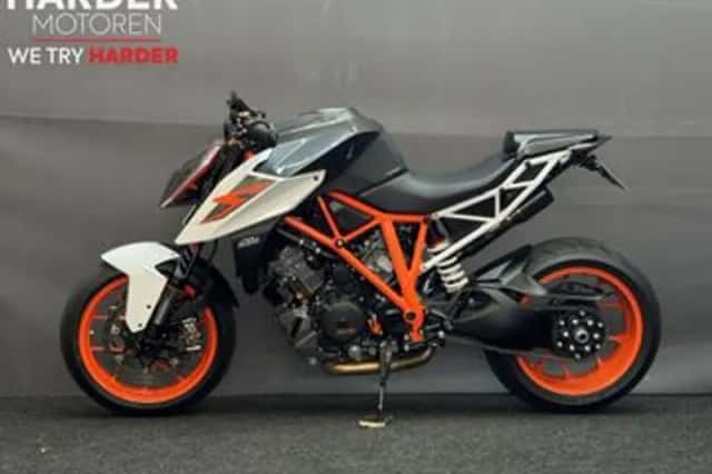 KTM 1290 SuperDuke R (2017) thumbnail 4