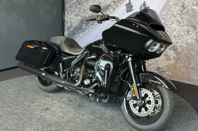 Harley-Davidson Road Glide Limited (2021) thumbnail 2