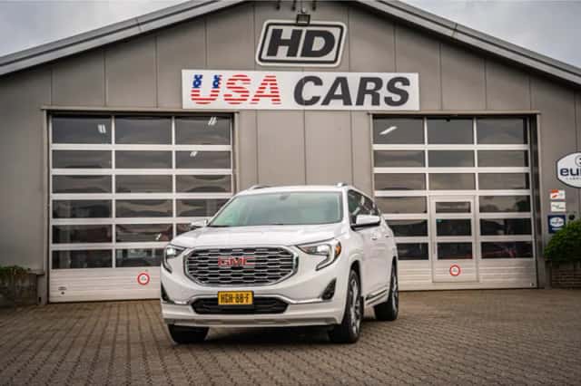 GMC Terrain Denali Awd (2018) thumbnail 2