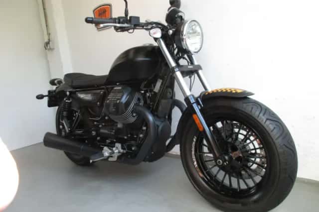 Moto Guzzi V9 Bobber (2016) thumbnail 2