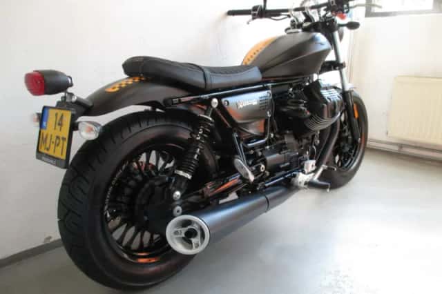 Moto Guzzi V9 Bobber (2016) thumbnail 3