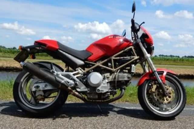 Ducati Monster 900 (1997) thumbnail 1