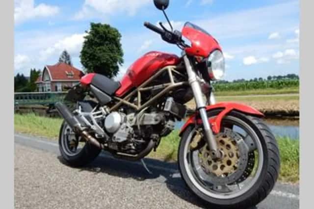 Ducati Monster 900 (1997) thumbnail 3