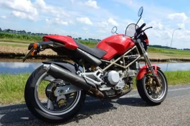 Ducati Monster 900 (1997) thumbnail 4