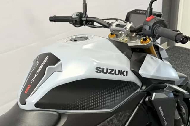 Suzuki GSX-S1000 (2021) thumbnail 6