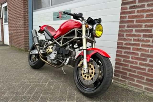 Ducati Monster 900 (1994) thumbnail 2