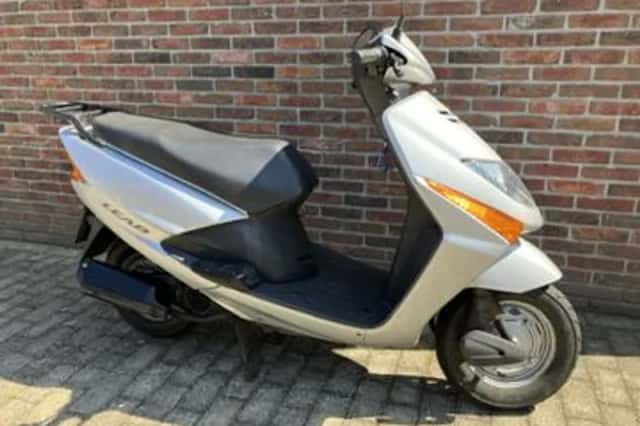 Honda SCV 100 Lead (2006) thumbnail 1