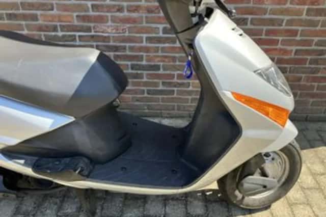 Honda SCV 100 Lead (2006) thumbnail 4