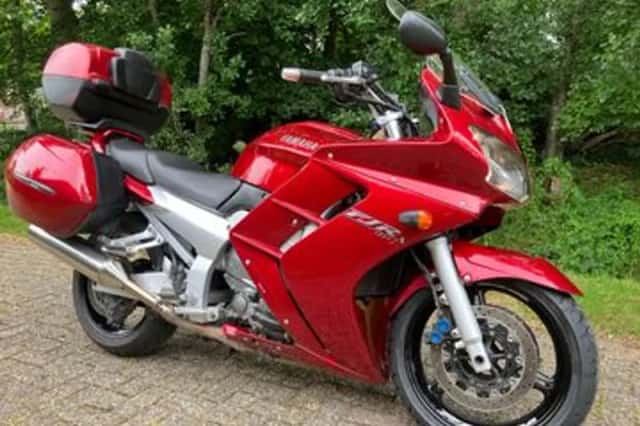 Yamaha FJR1300 (2002) thumbnail 1