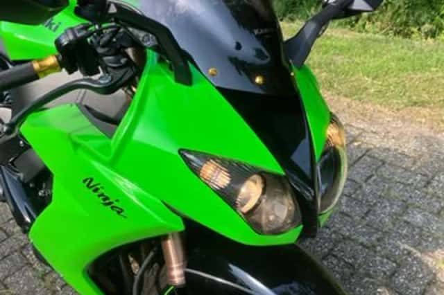 Kawasaki ZX-10R (2009) thumbnail 3