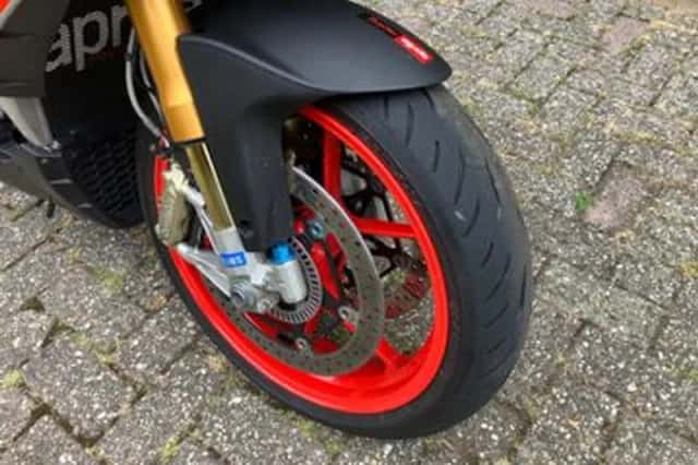 Aprilia Tuono V4 1100 FACTORY (2016) thumbnail 2