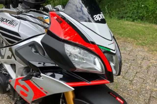Aprilia Tuono V4 1100 FACTORY (2016) thumbnail 3