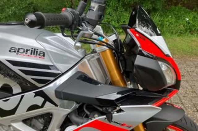 Aprilia Tuono V4 1100 FACTORY (2016) thumbnail 4