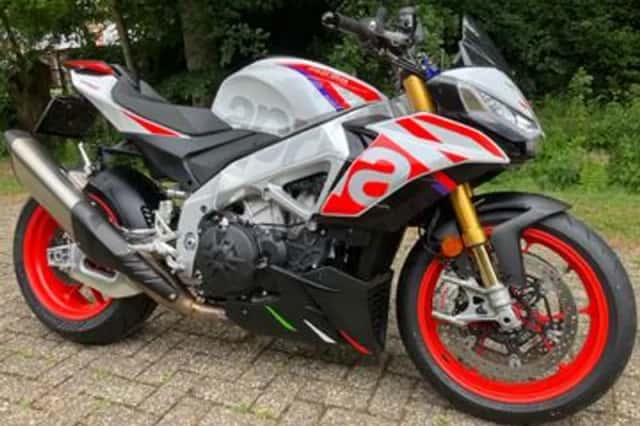 Aprilia Tuono V4 1100 FACTORY (2023) thumbnail 1