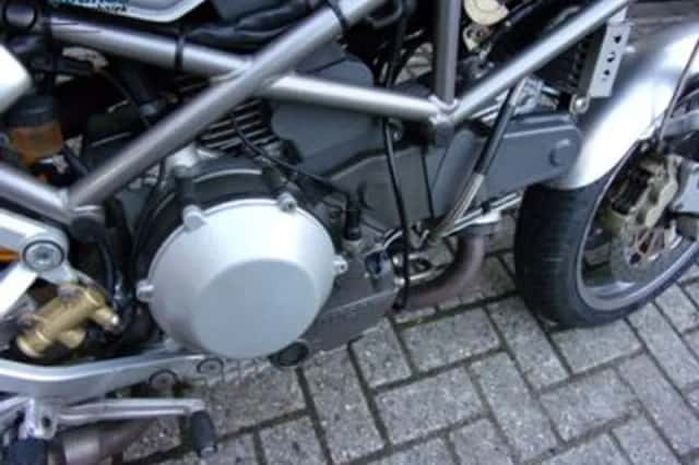 Ducati M 900 ie (2000) thumbnail 2