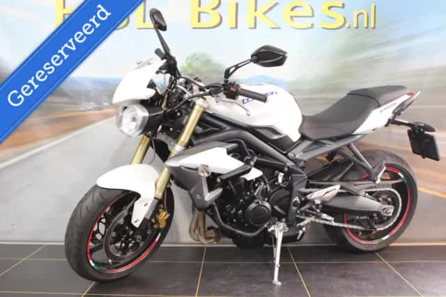 Triumph Street Triple (2013) thumbnail 2