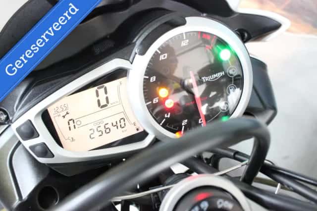 Triumph Street Triple (2013) thumbnail 3