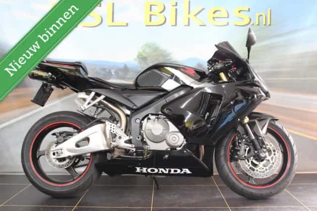 Honda CBR 600 RR (2005) thumbnail 1