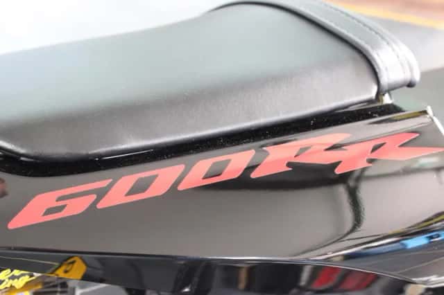 Honda CBR 600 RR (2005) thumbnail 3